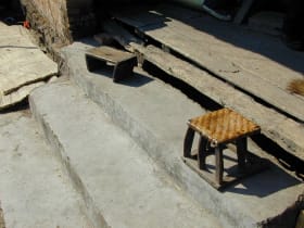 写真4雲南の「低くて小さな椅子」