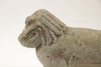 写真3小谷神社石造狛犬（吽形）