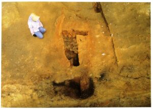 春日北遺跡で見つかった施釉陶器窯（1号窯、10世紀後半）